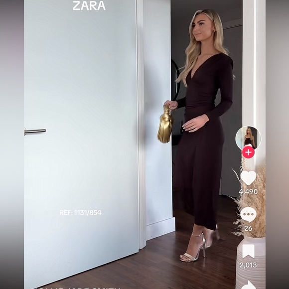 🔥🔥Zara Ruched shoulder pads dress - Picture 4 of 9